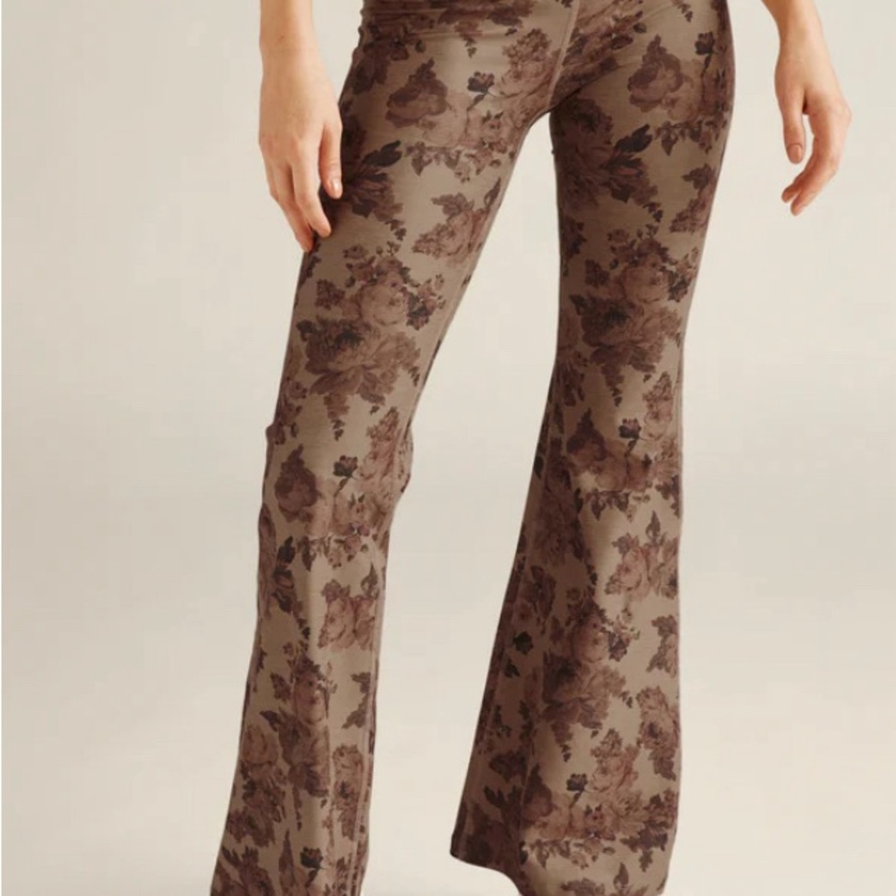 High HW Flare - Romantic Floral